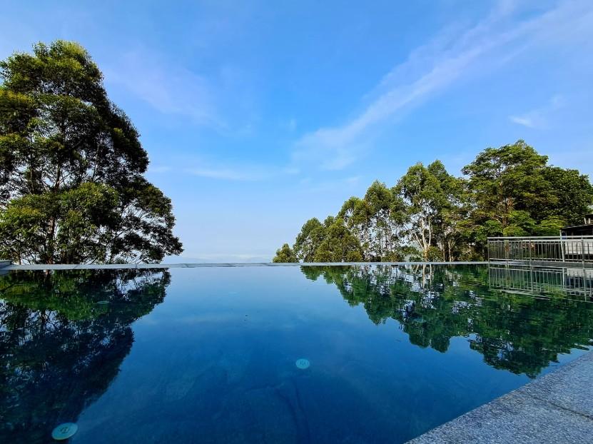 Infinity Pool (Heated)