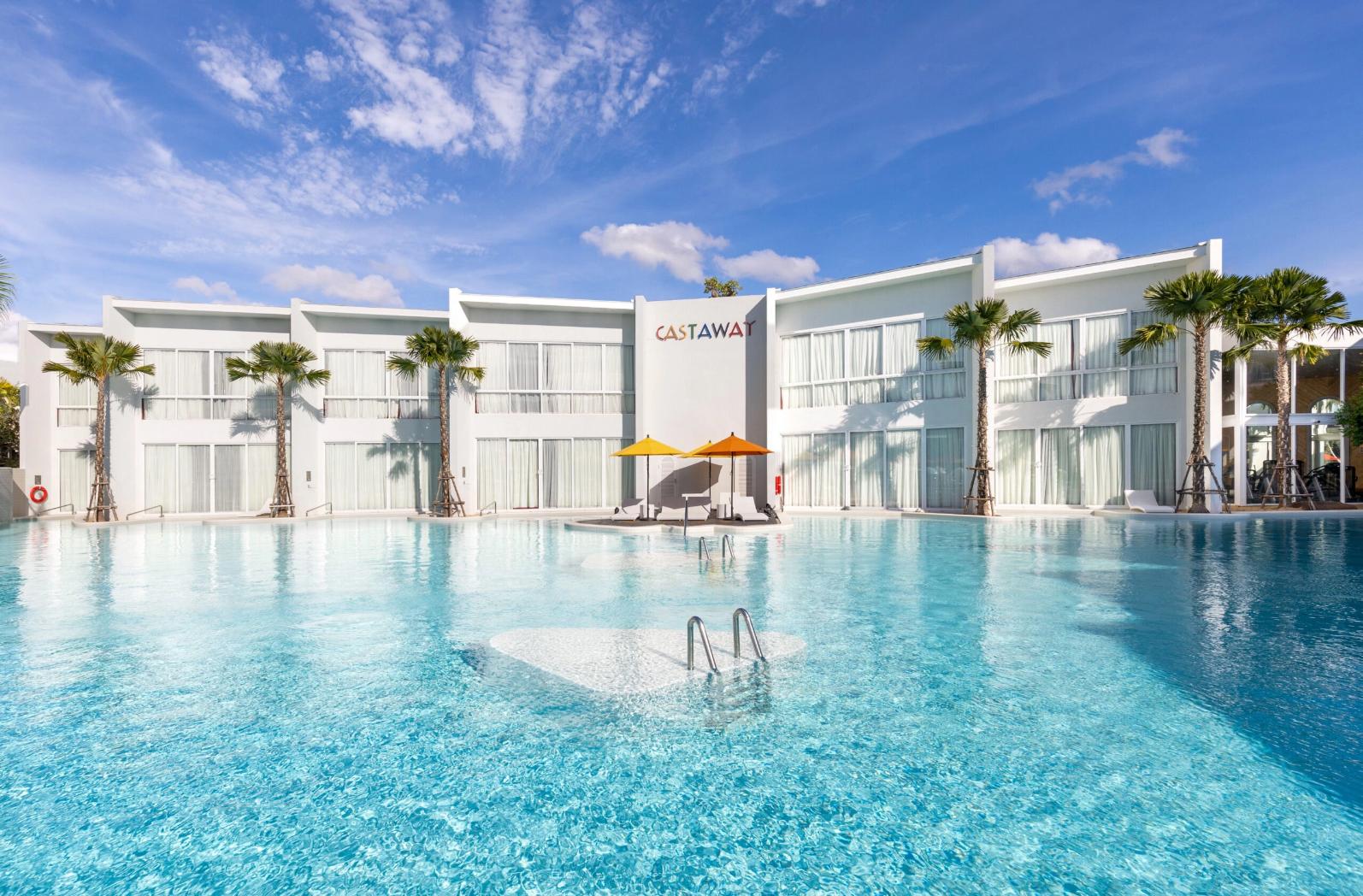 3 Pools & Water Slides