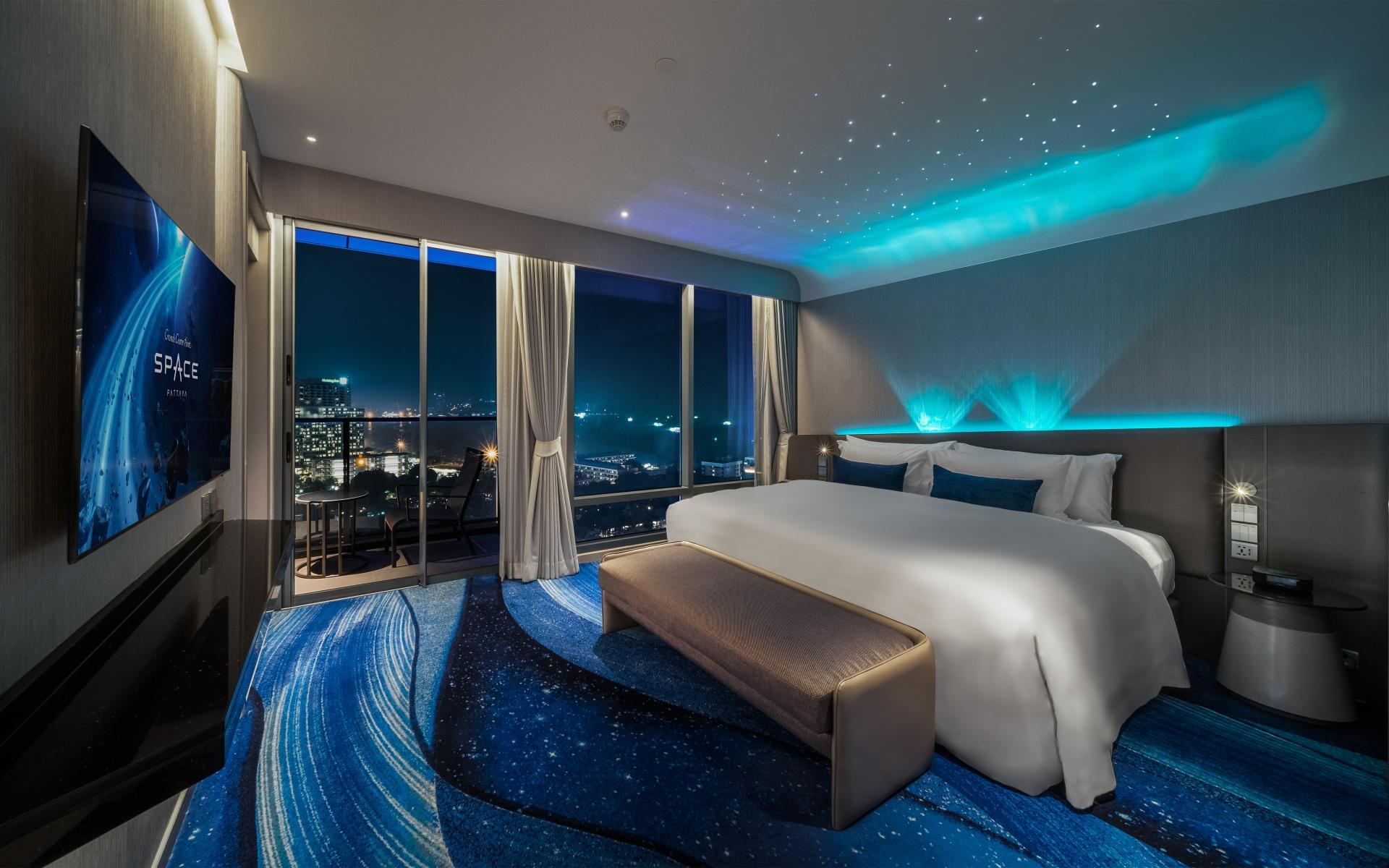 Space Theme Suite with Jacuzzi