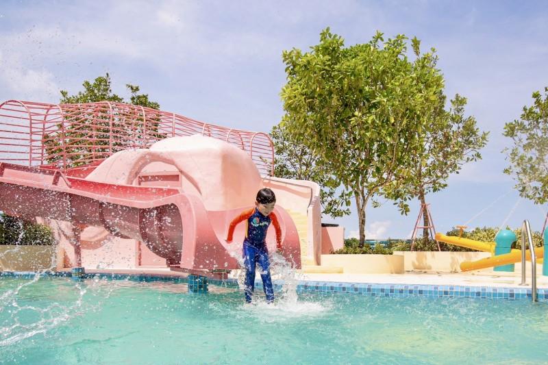 Mini Water Park & Family Pool