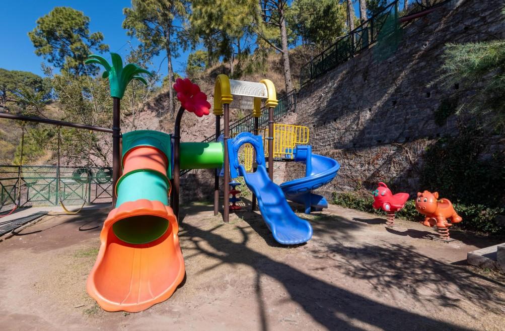 Kids’ Pool & Play Area