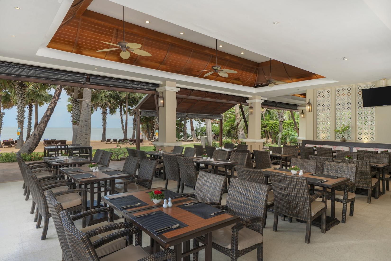 Beachside Dining