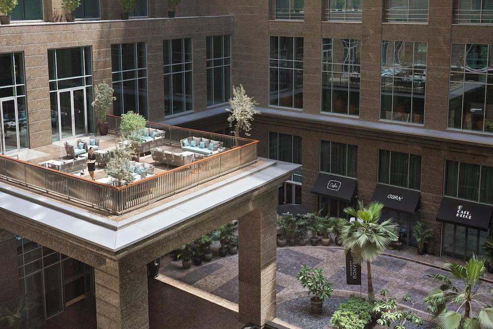 Lobby Lounge & Terrace