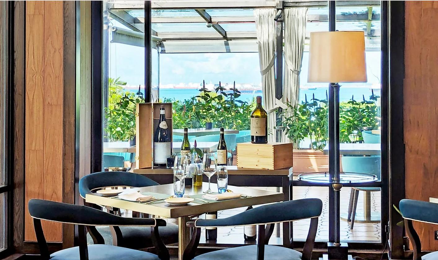 Sea-view Dining
