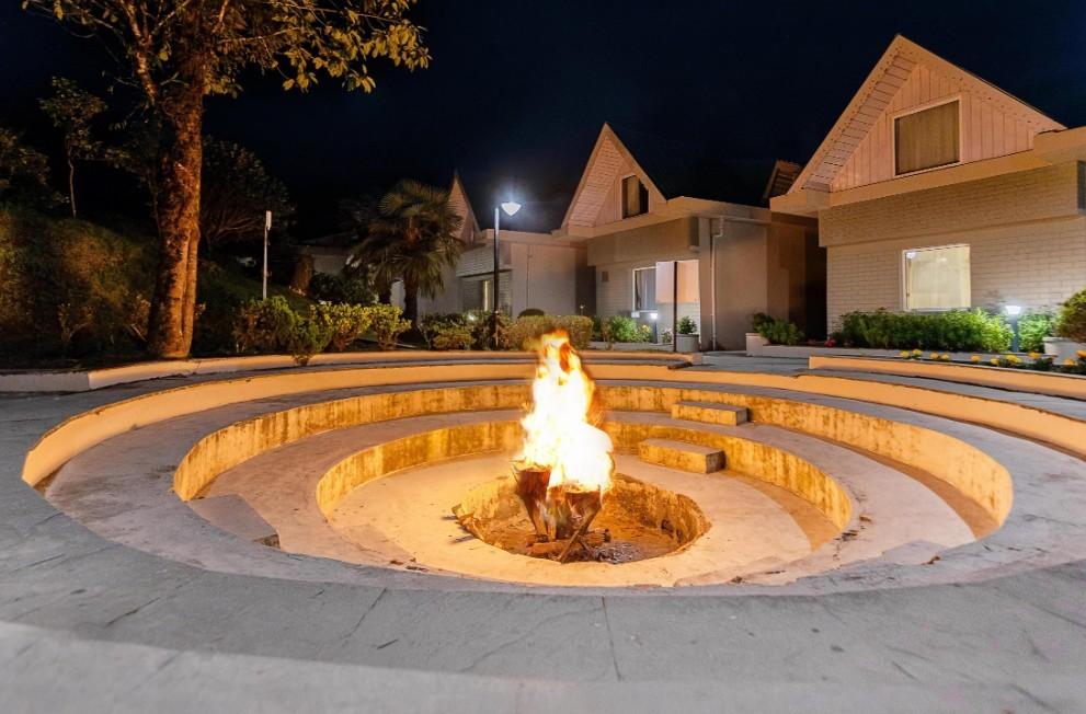 Themed Nights & Amphitheatre