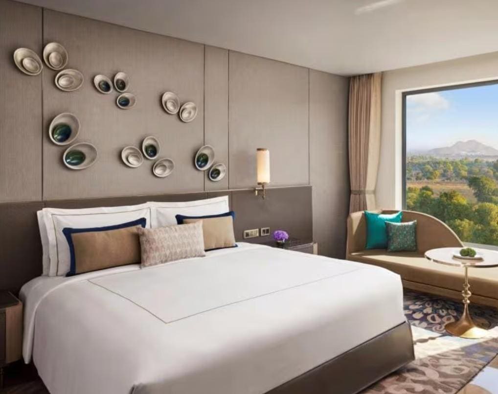 Rooms with Lounge Access