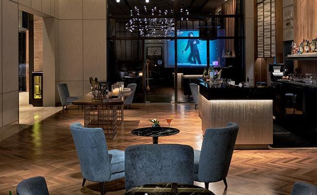 Suites with Lounge Access