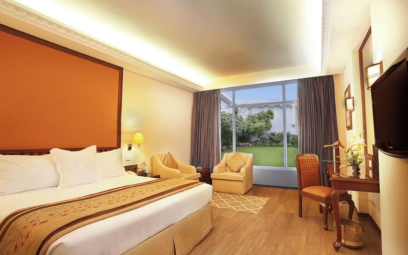 Stays with Lounge Access