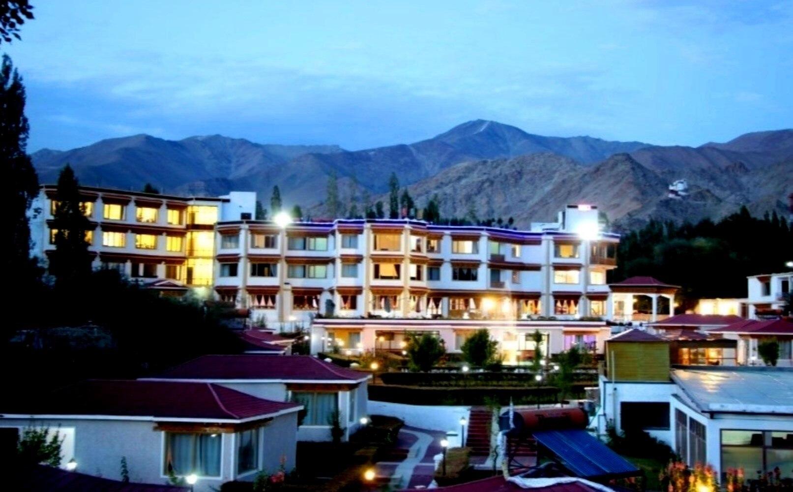 Himalayan & Valley Views
