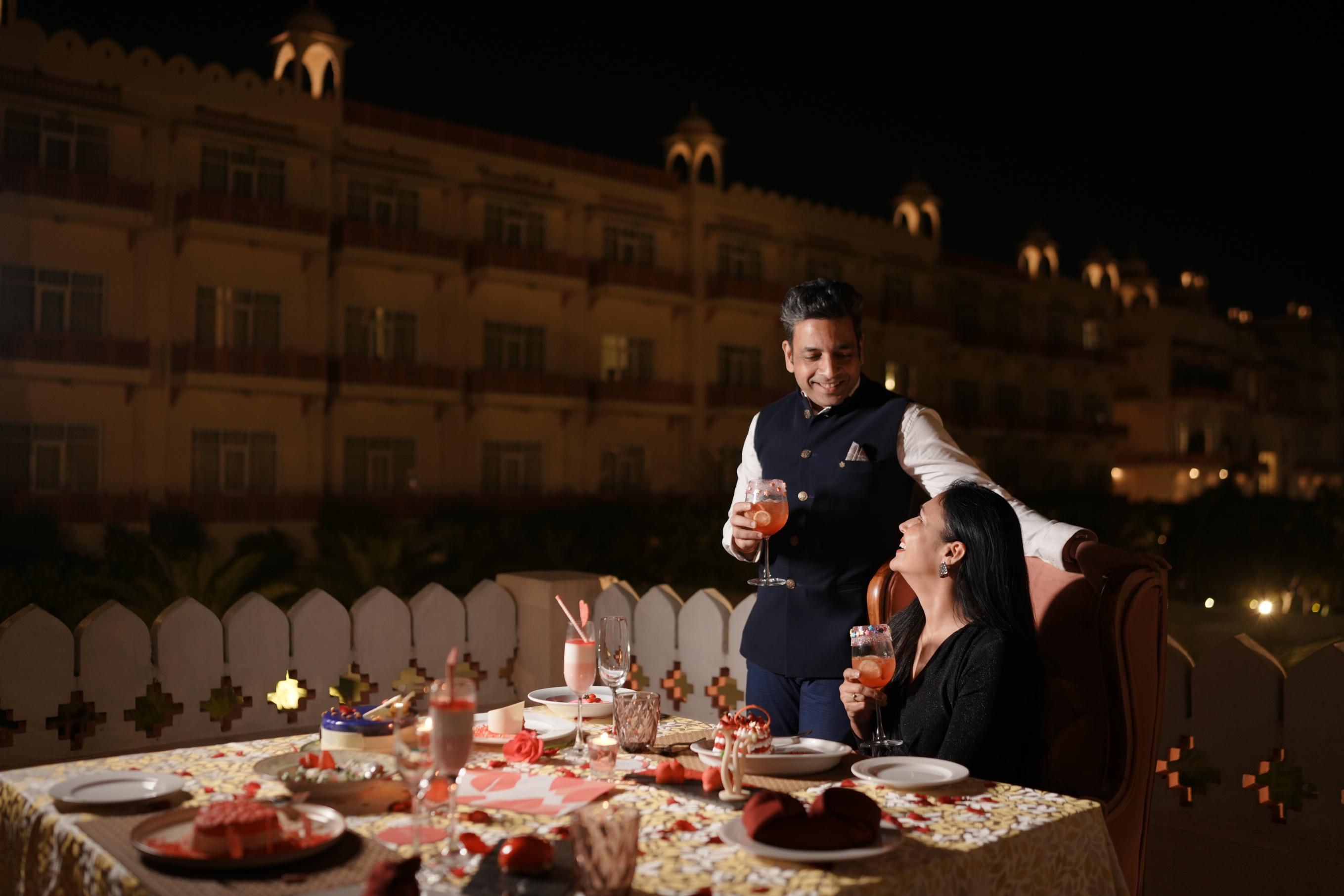 Dining with Live Shows