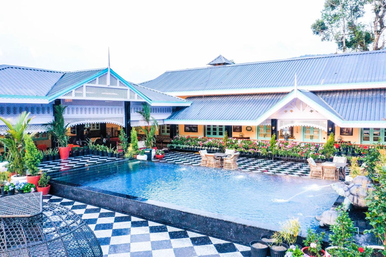 Temperature-controlled Pool