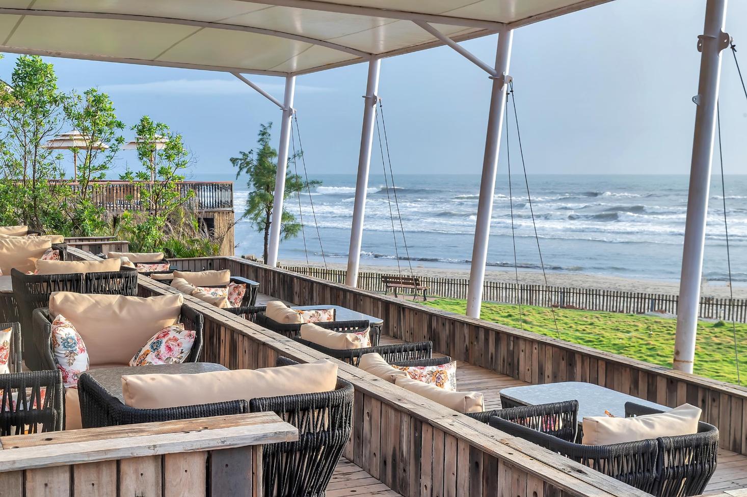 Beach Club with Live Music