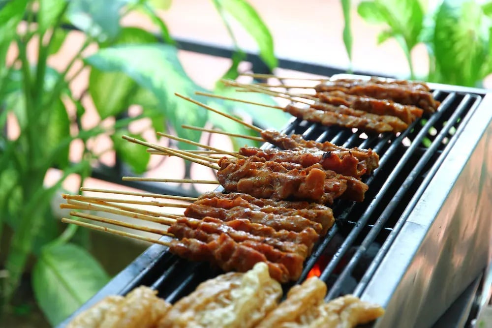 Bar, BBQ & Live Show