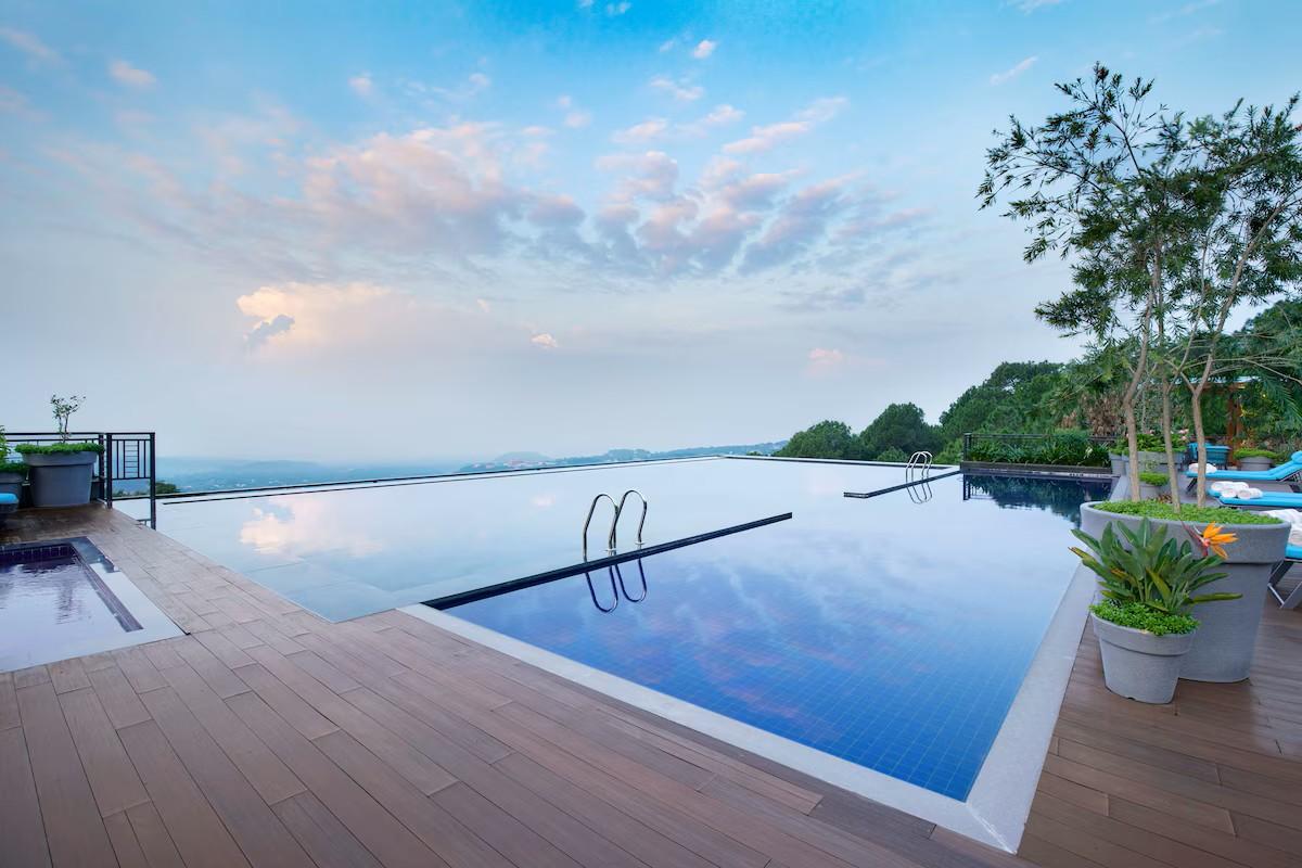 Temperature-controlled Pool