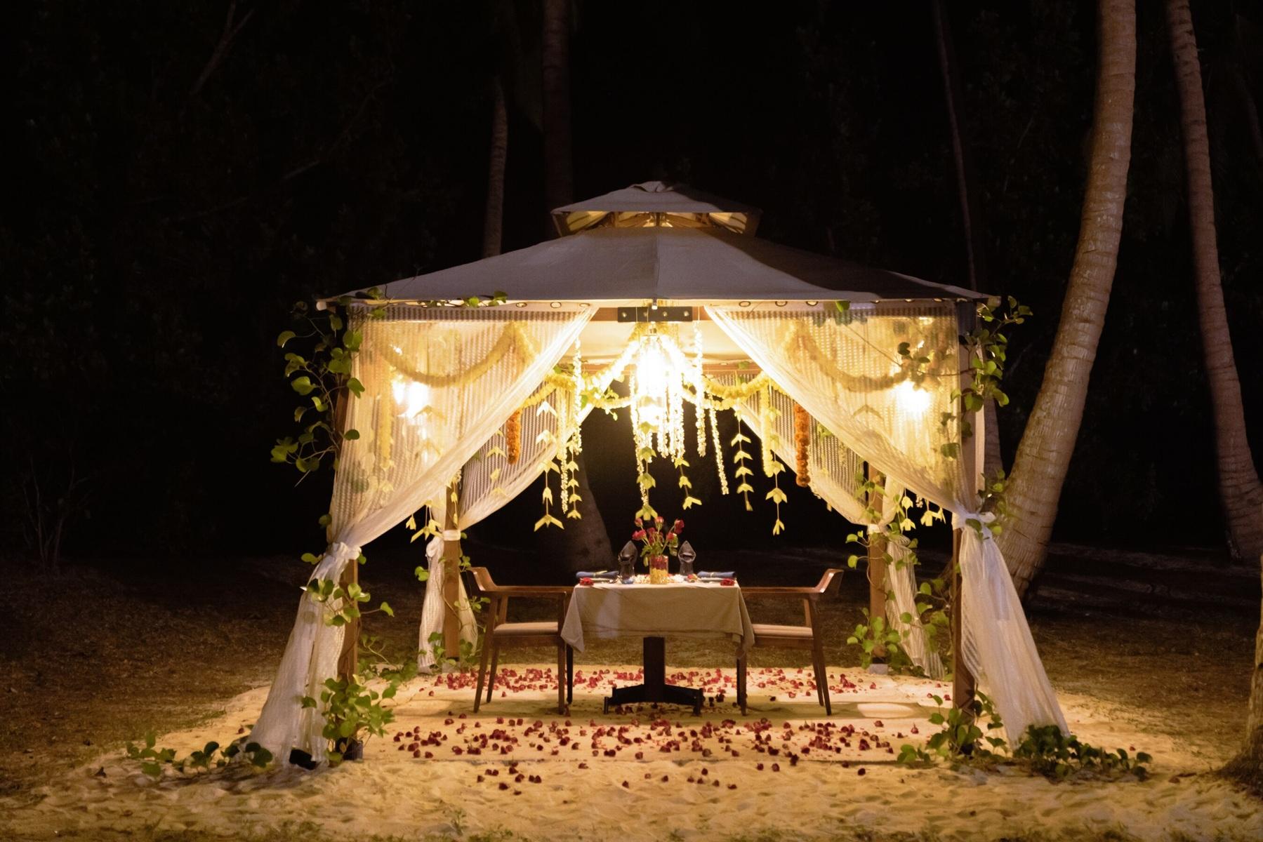 Romantic Seaside Dining