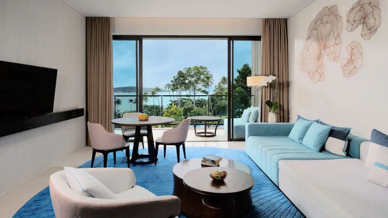 Stays with Lounge Access