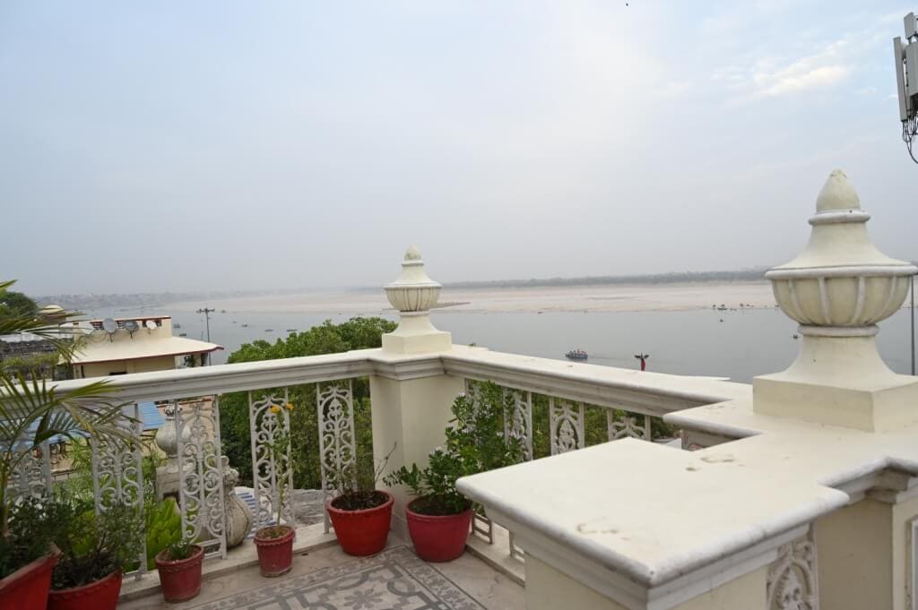 Palace On Ganges - Tap to explore photos