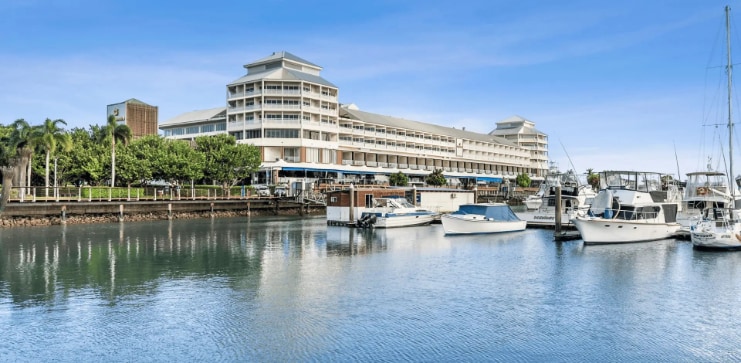 Shangri-La The Marina, Cairns - Tap to explore photos