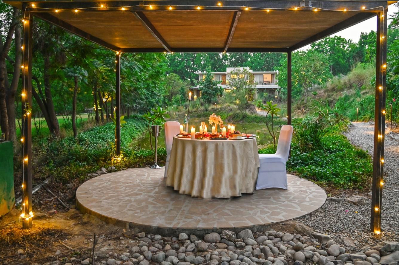 Poolside Candlelight Dinner