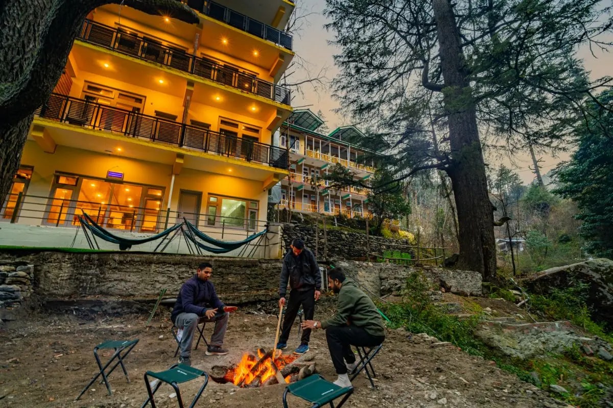 The Hosteller Jibhi - Tap to explore photos