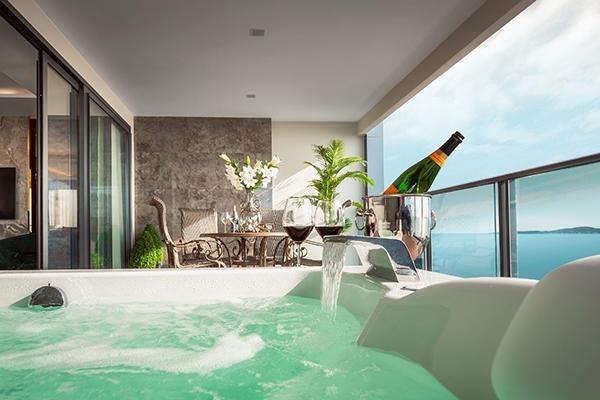 Sea View Suite with Jacuzzi