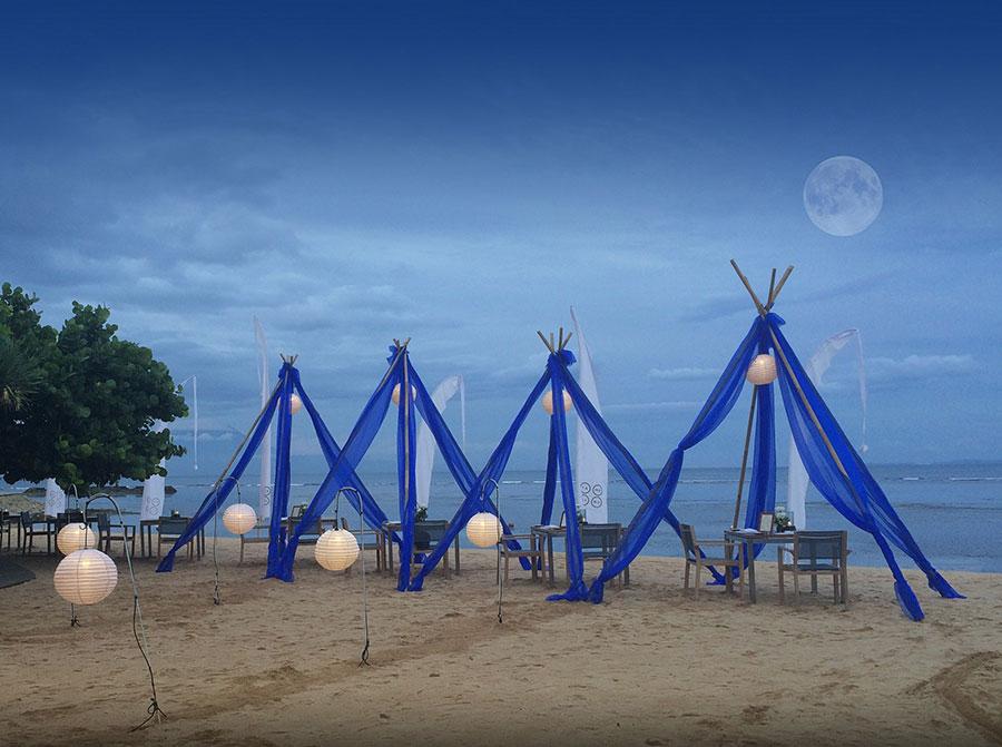 Moon Rise Beach Dinner