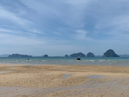 Tub Kaek Beach