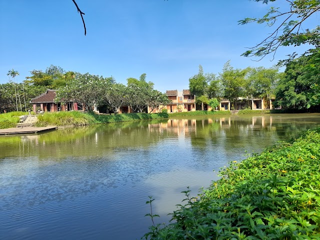 Aao_Dai_Museum_Ho_chi_minh_City_3