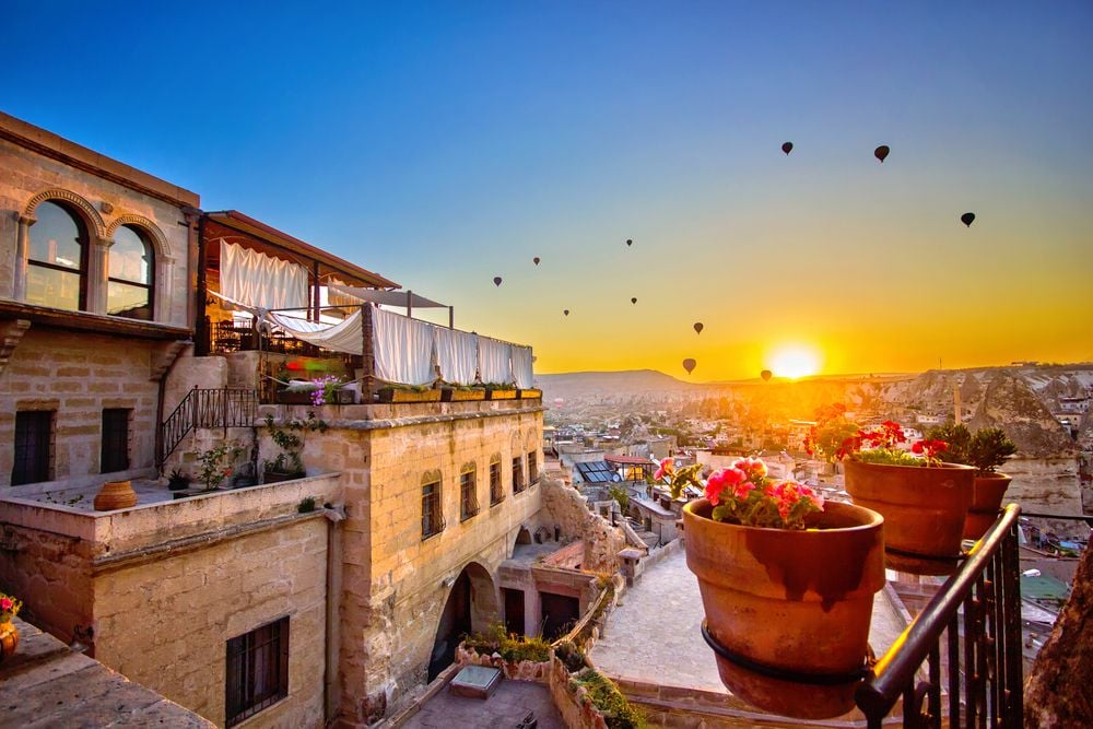 Hot_Air_Balloon_at_Sunrise_3