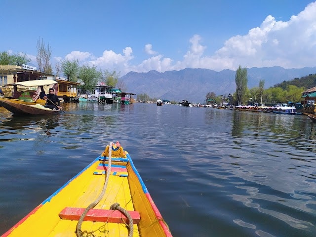 Shikara_Ride_in_Srinagar_3