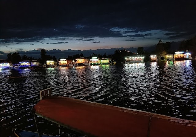 Shikara_Ride_in_Srinagar_4