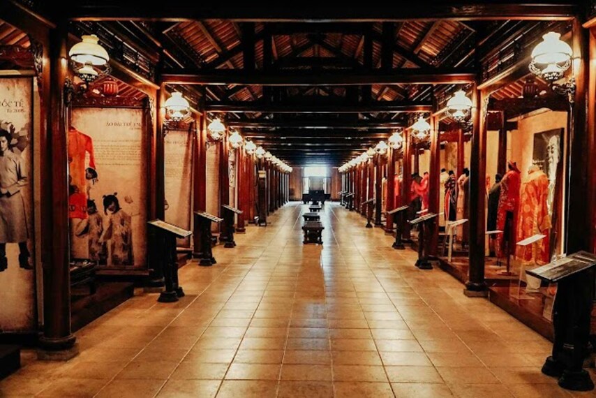Aao_Dai_Museum_Ho_chi_minh_City_1