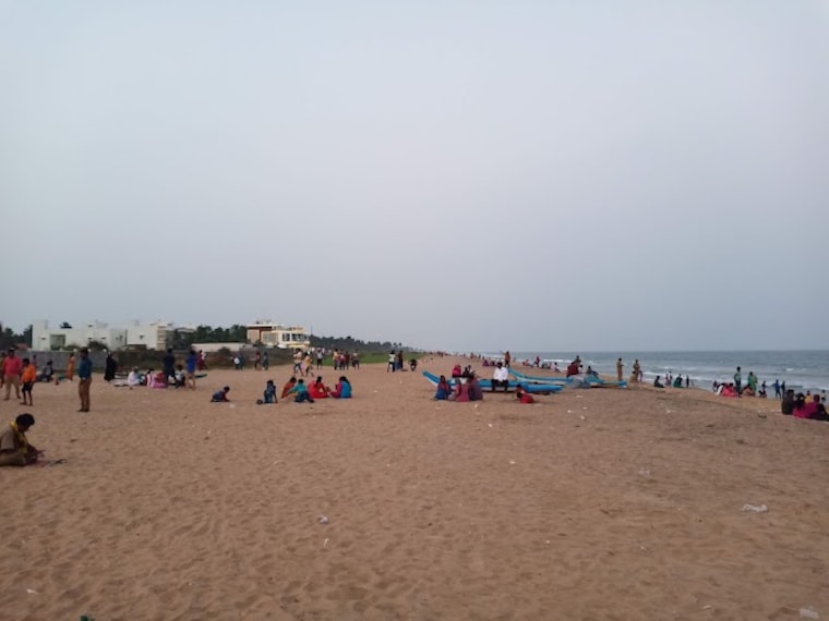 Akkarai_Beach_2