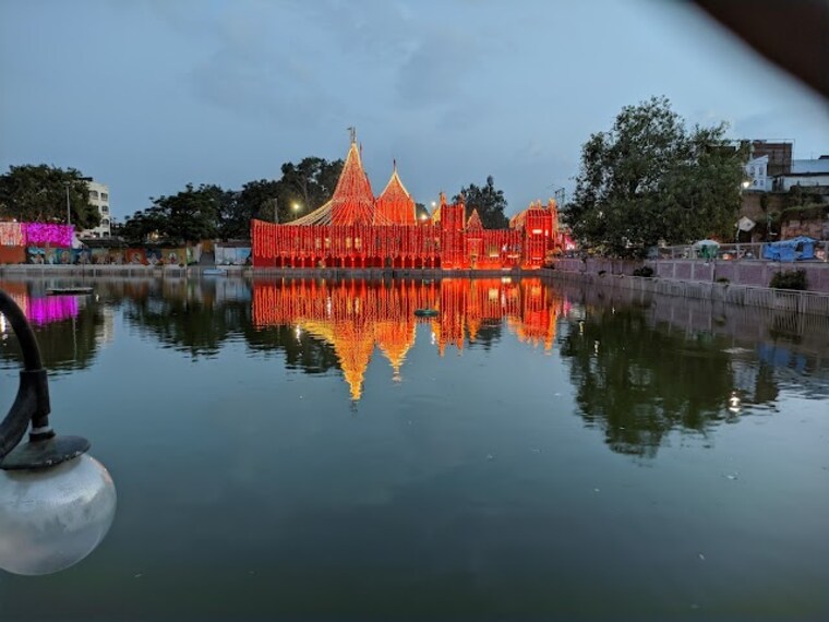 Durga_Temple_Varanasi_2