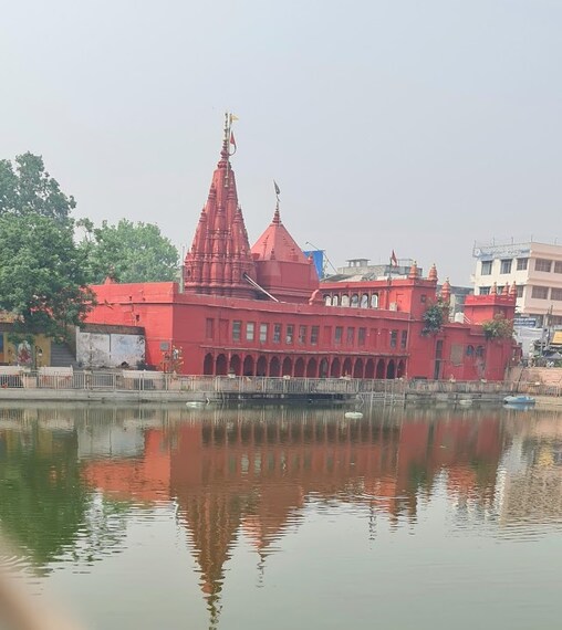 Durga_Temple_Varanasi_3