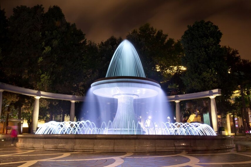 Fountain_Square_1