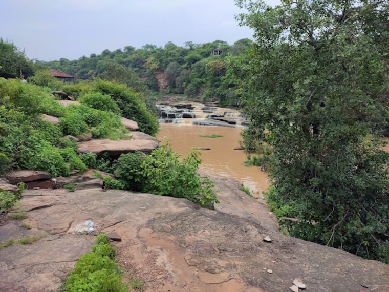 Lakhaniya_Dari_Waterfall_Varanasi_3
