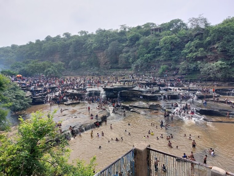 Lakhaniya_Dari_Waterfall_Varanasi_4