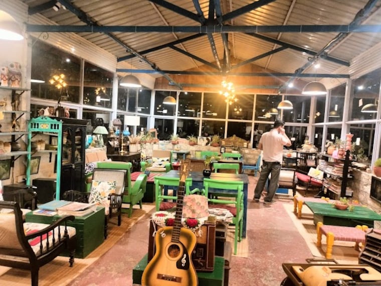 Lansdowne_Trip-Travel_Cafe_4