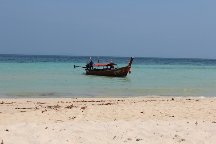 Loo_Moo_Dee_Beach_Phi_Phi_island_2