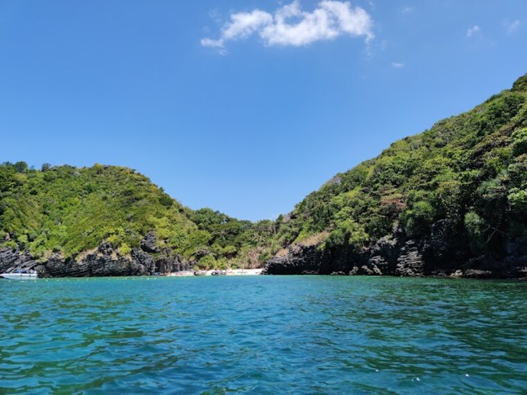 Nui_Beach_Phi_Phi_island_3