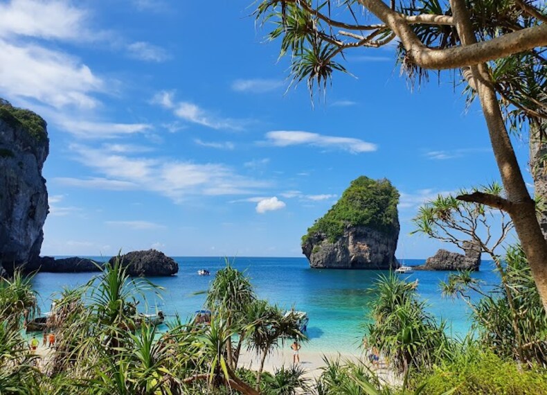 Nui_Beach_Phi_Phi_island_4