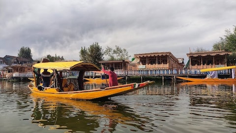 Shikara Ride in Srinagar
