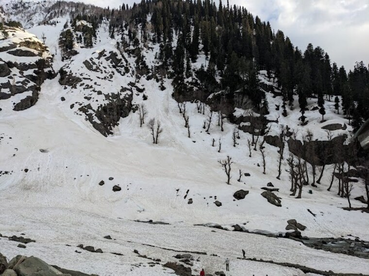 Skiing_in_Pahalgam_1