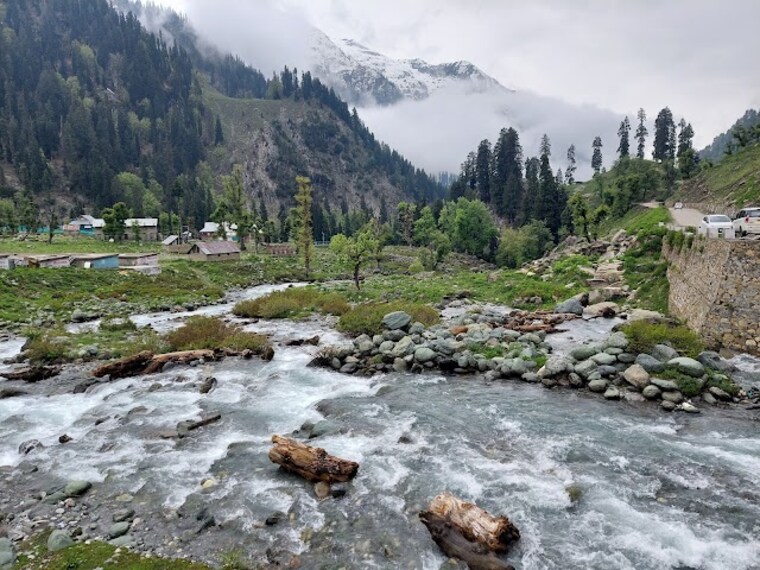 Skiing_in_Pahalgam_2