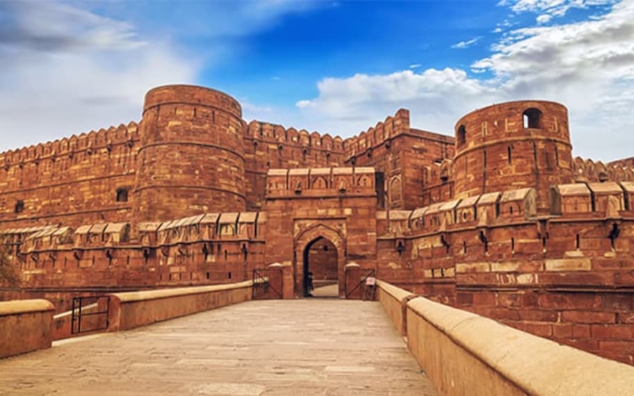 Agra Fort Landscape Image
