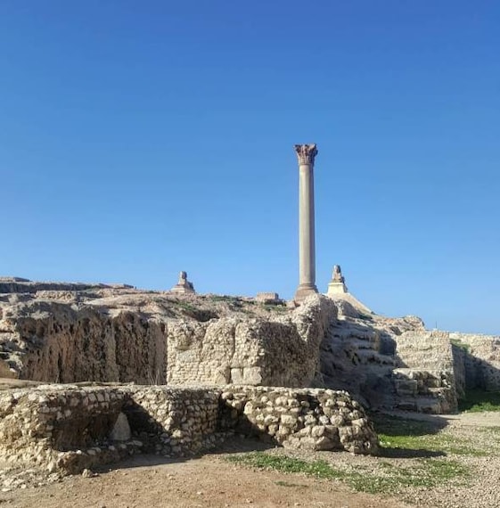 Alexandria_Pompeys_Pillar_1