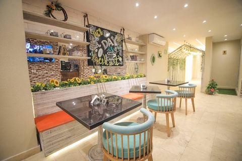 Divaz Restaurant & Cafe