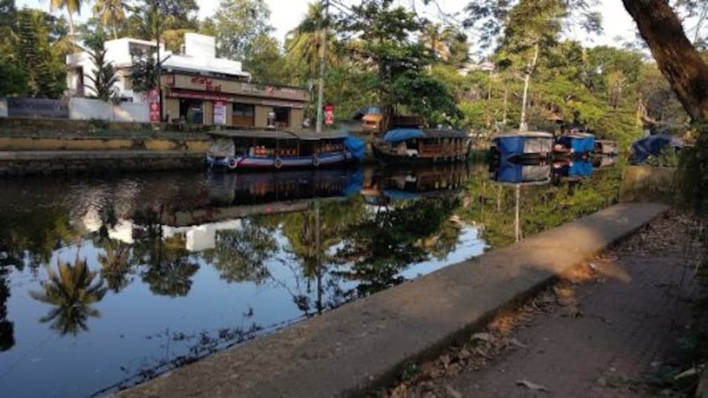 Alleppy Kayaking Landscape Image