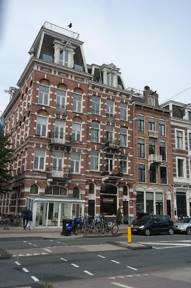Amsterdam_s_Neighbourhood-1